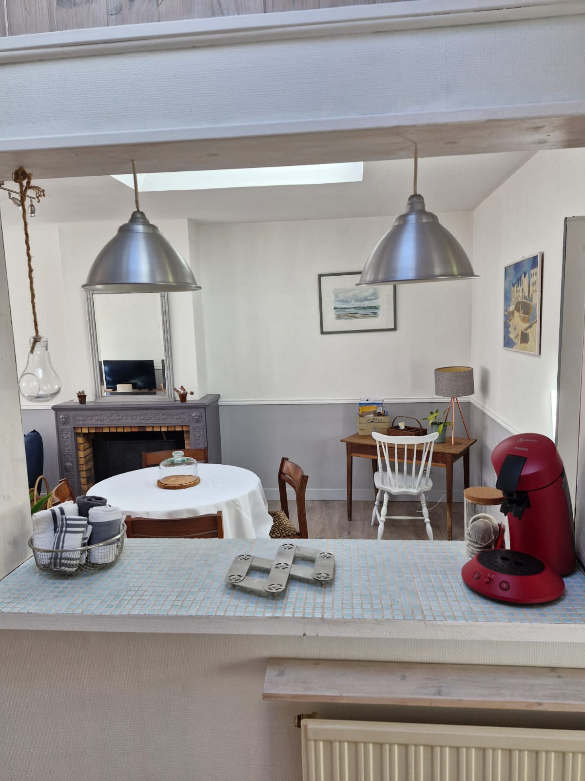 Salle à manger et cheminée